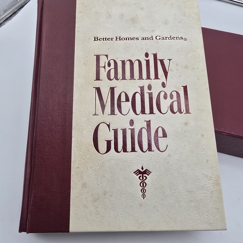 Better Homes & Gardens Family‎ Medical Guide Hrd cver Gold Gilt Edge Slip Case